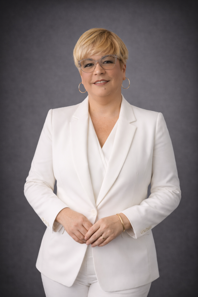 Luz López · Fundadora de Innova AI Academy